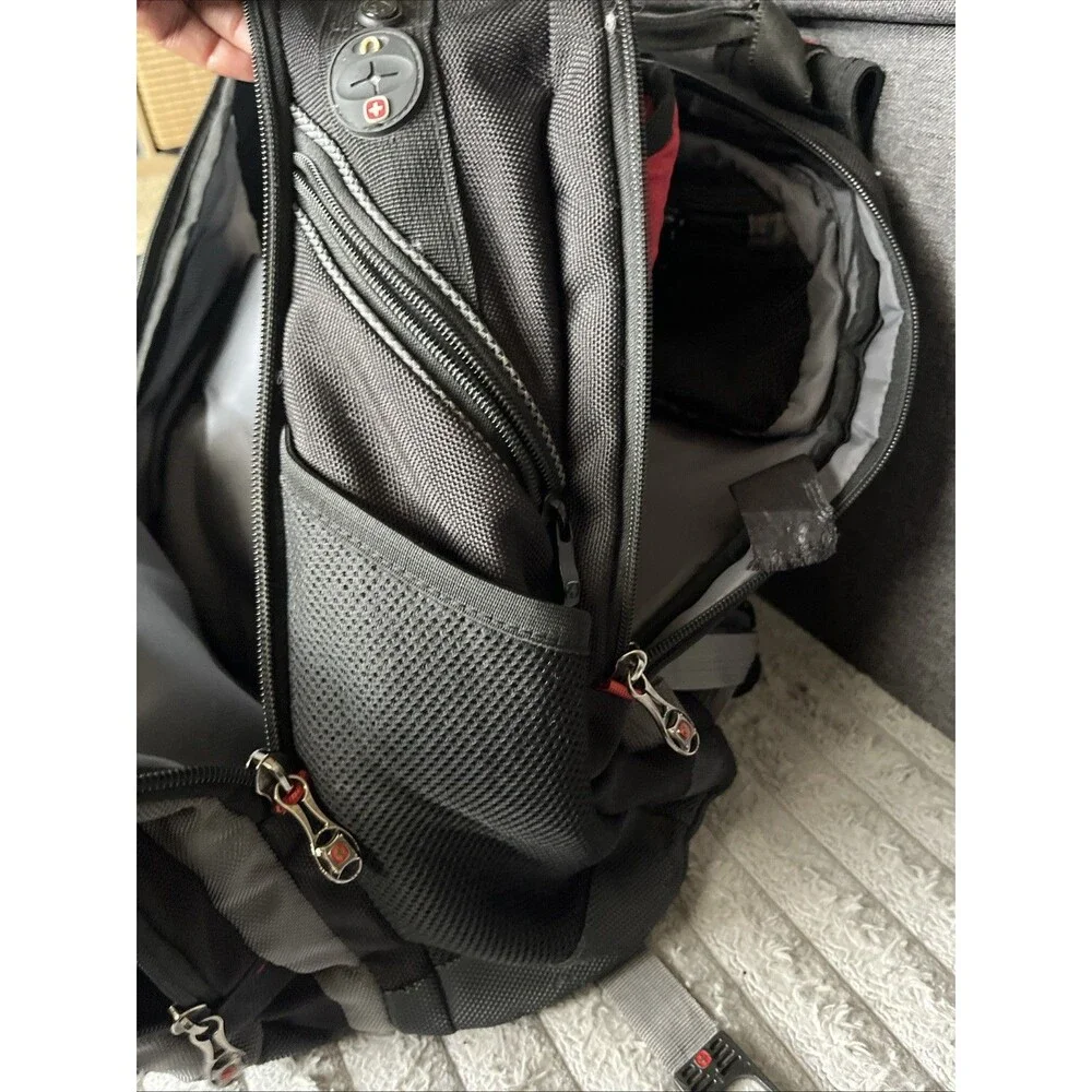 Wenger SWISS GEAR Synergy Pro 16 inch Laptop Backpack Black & Gray Shock Absorb